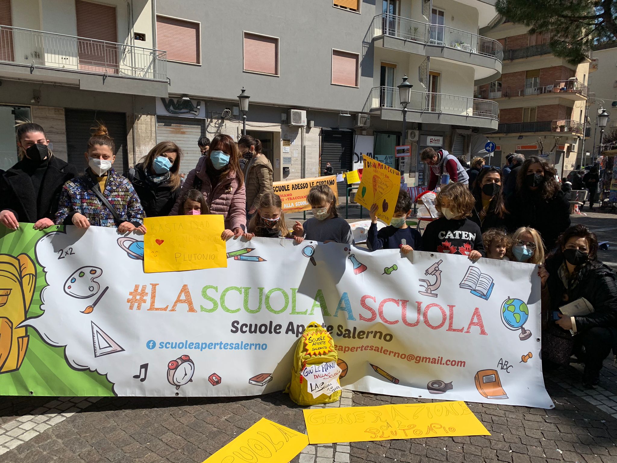 Scuola, la protesta dei genitori in piazza