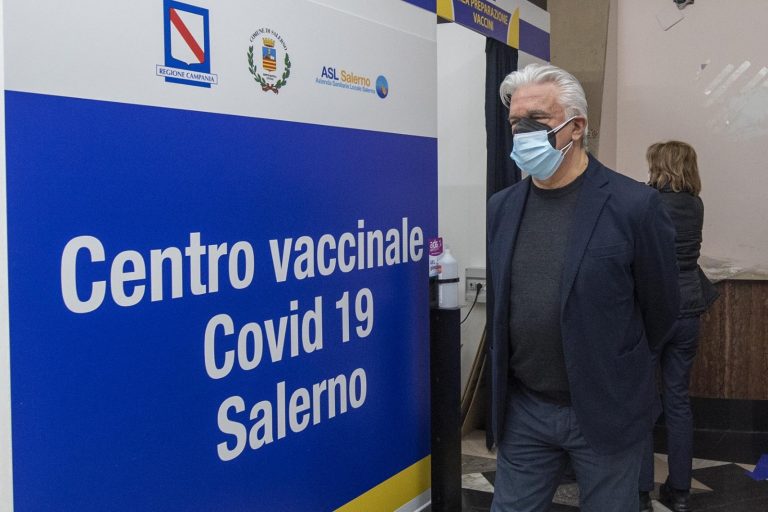 Vaccini, si parte all’Augusteo di Salerno