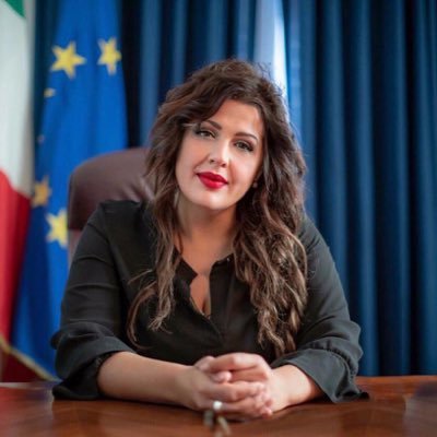 Anna Bilotti (M5S): “Il Pd abbandoni le passerelle elettorali e risponda ai dubbi dei cittadini sulla (loro) gestione rifiuti e sulle politiche ambientali del territorio”