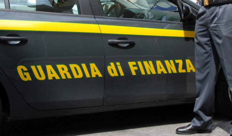 Blitz dei finanzieri a Salerno: arresti per spaccio di droga