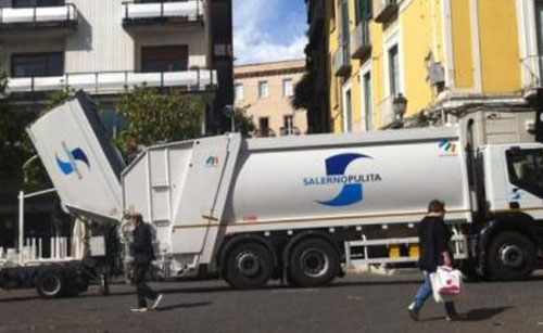 Aggredito operatore ecologico di Salerno Pulita, la denuncia di Capezzuto