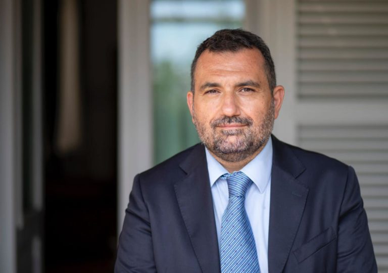 Presidenza del Consiglio a Dario Loffredo, Lambiase (M5S): “La maggioranza premia gli indagati anziché il merito”