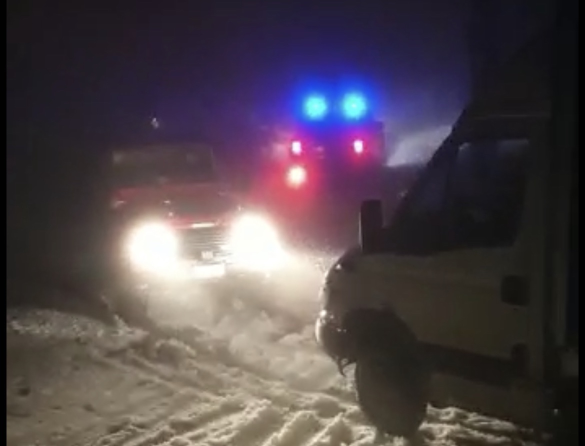 Sant’Angelo a Fasanella, furgone bloccato nella neve: vigili salvano due persone