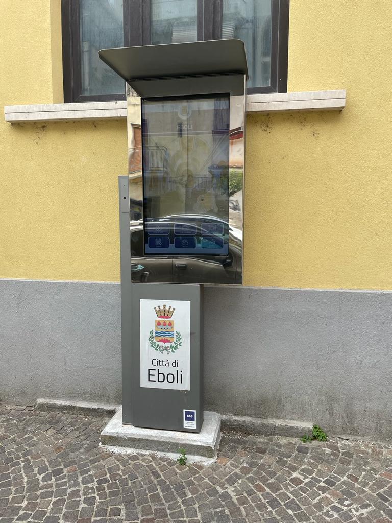 Eboli:attivato il totem interattivo informativo per i turisti dinanzi a Palazzo di città.