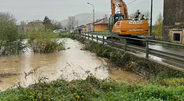 Esonda il fiume Tanagro nel Salernitano, messe in salvo famiglie