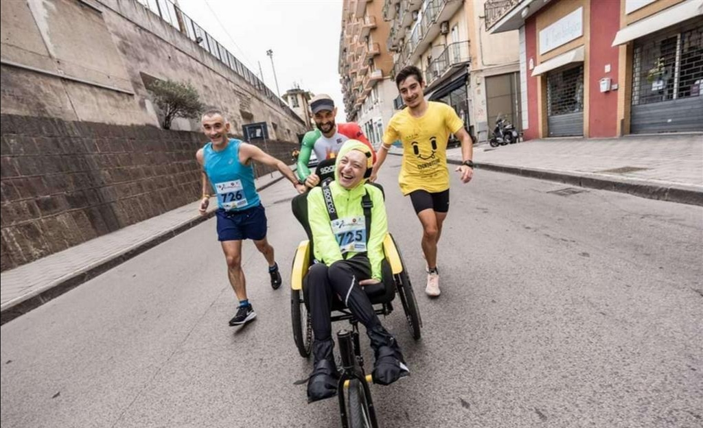 Bellizzi piange Franco, tetraplegico che ha partecipato alla maratona di New York