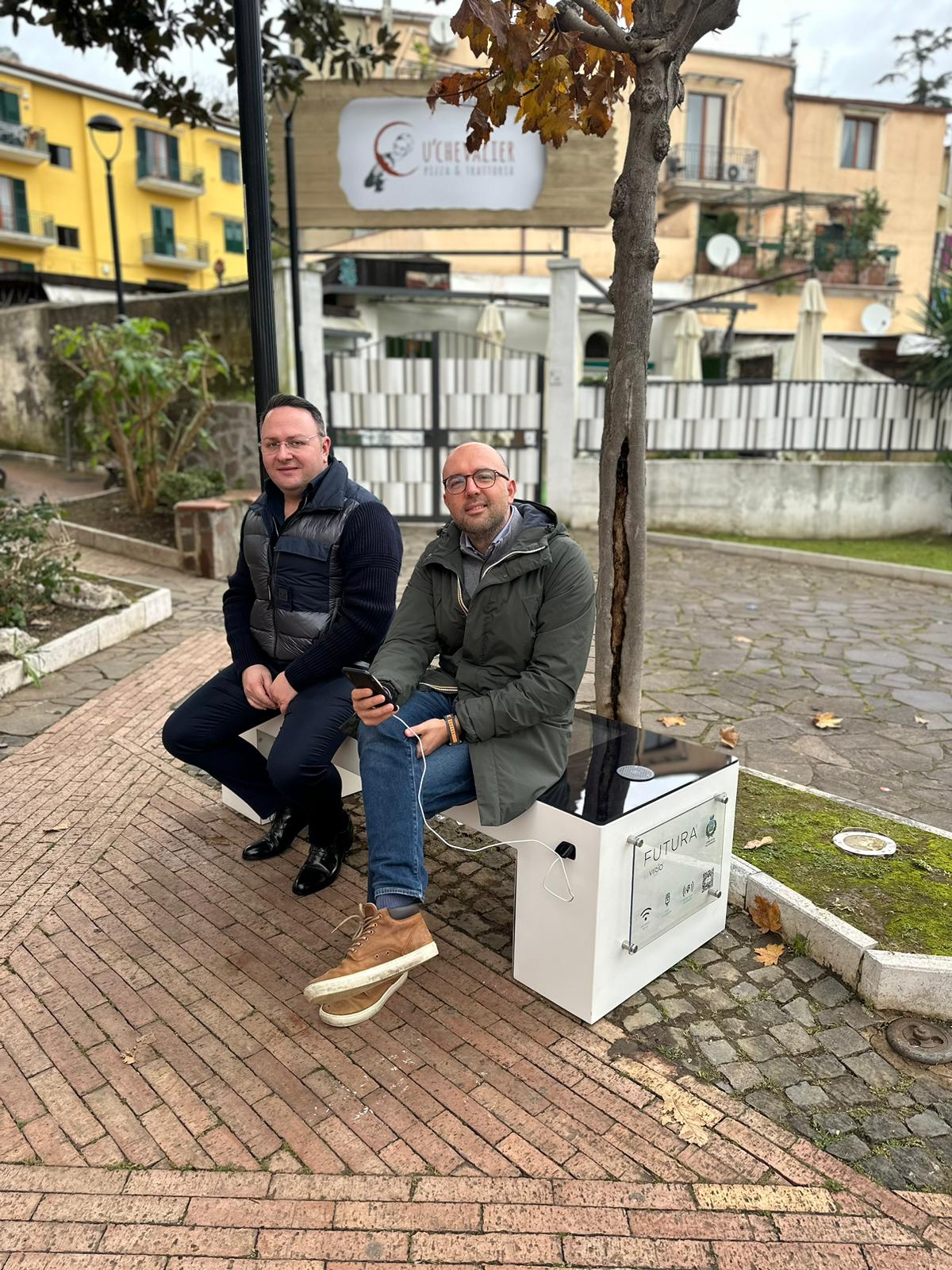 Pellezzano smart city: installate due panchine intelligenti sul territorio comunale