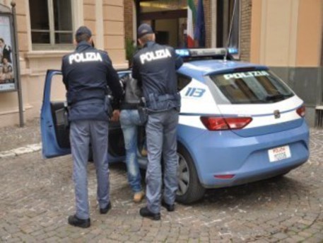 Violenza sessuale di gruppo, due arresti a Salerno