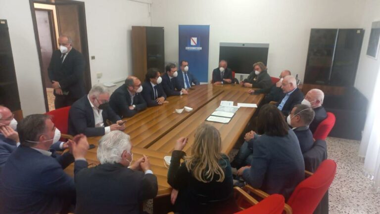 Agro Nocerino Sarnese, i sindaci firmano accordo con la regione per il masterplan del territorio