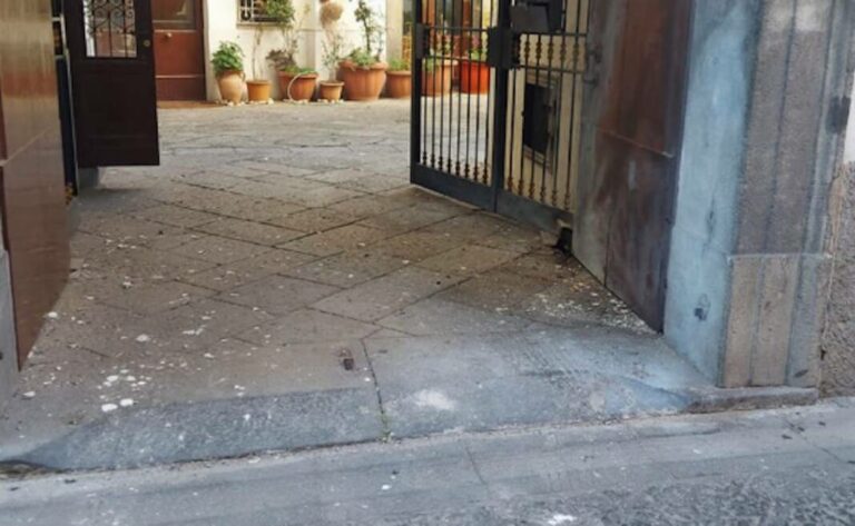 Bomba carta esplode davanti casa del sindaco di Roccapiemonte