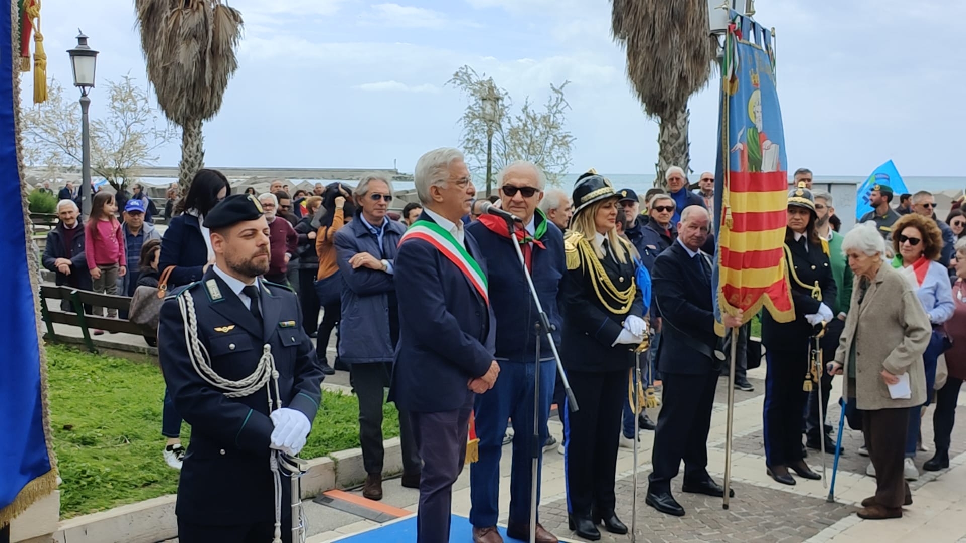 Nel giorno della Liberazione si inaugura a Salerno Piazza XXV Aprile