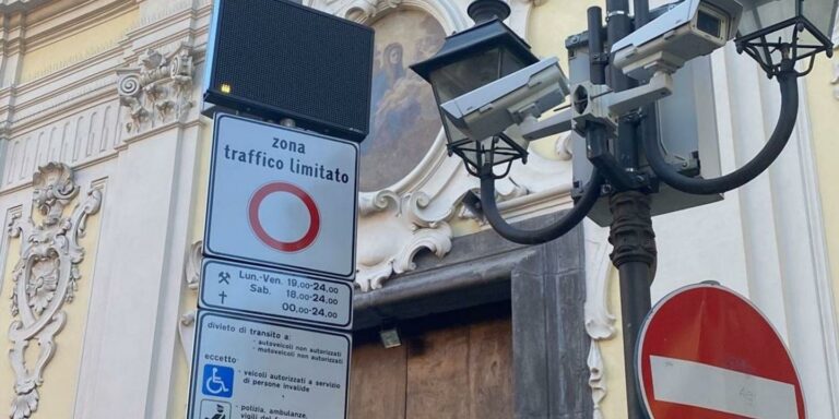 Salerno, via alla fase sperimentale di 30 giorni di tre nuove telecamere ZTL sul Corso