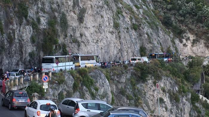 Targhe alterne sulla statale Amalfitana in occasione della Settimana Santa