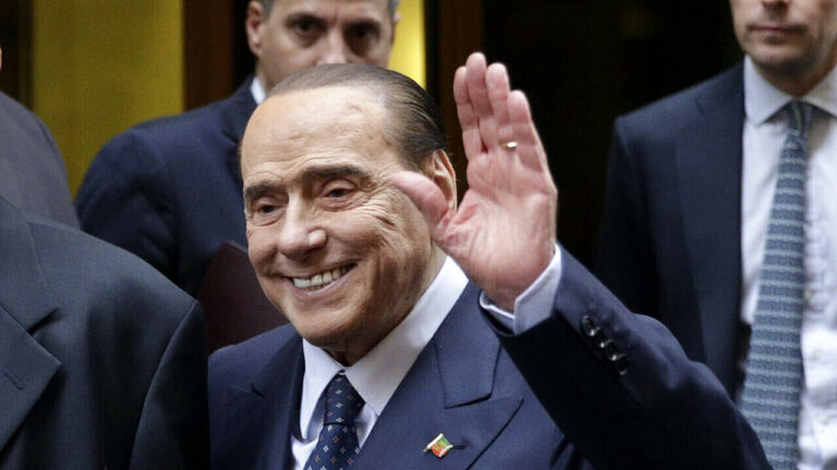 Silvio Berlusconi esce dalla terapia intensiva, trasferito in reparto di degenza ordinaria