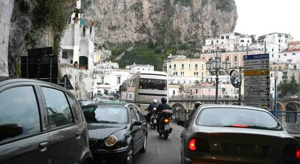 Targhe alterne sulla statale Amalfitana a giugno e luglio nei festivi e week-end
