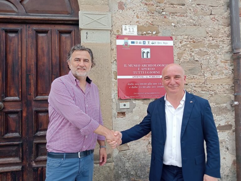 L’onorevole Pino Bicchielli ad Agropoli incontra gli amministratori locali, sopralluogo dinanzi l’Antiquarium (video)