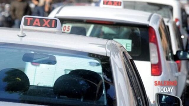 Salerno: esercita servizio taxi senza licenza, polizia municipale ritira patente e confisca il mezzo
