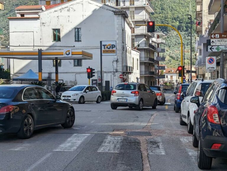 Giffoni Valle Piana, diversi cittadini lamentano disagi dopo l’avvio del nuovo dispositivo che regola il traffico