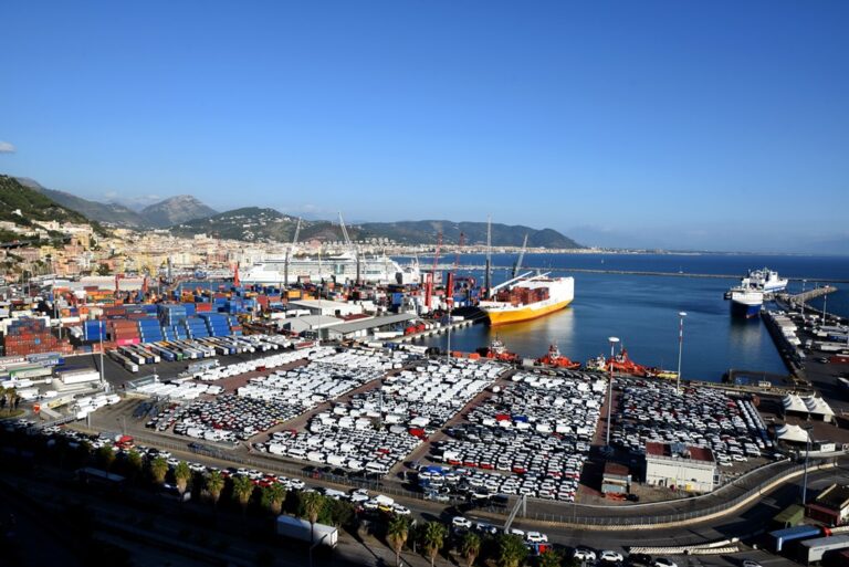 Salerno: traffico internazionale di droga con hub nel porto, 15 arresti